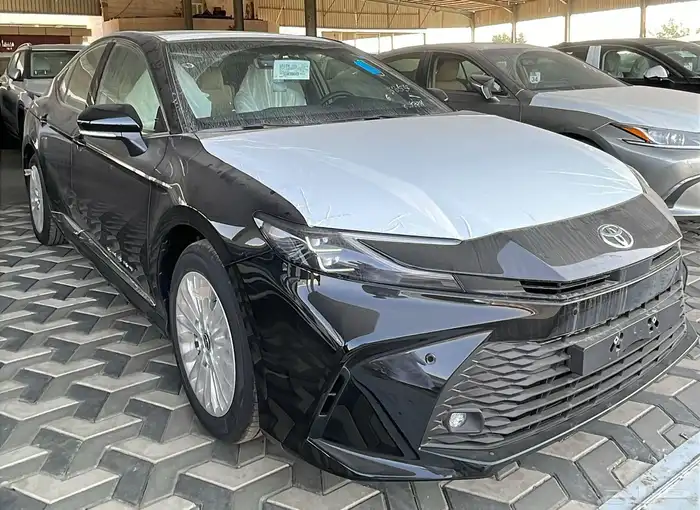 كامري عبداللطيف جميل LE اسود اصفار 2025 1