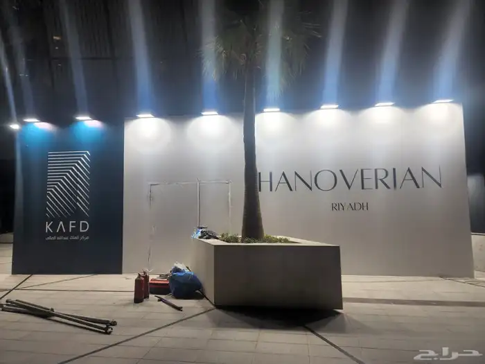 خدمات احترافية في تصميم وتنفيذ البنرات والستيكرات الدعائية 4