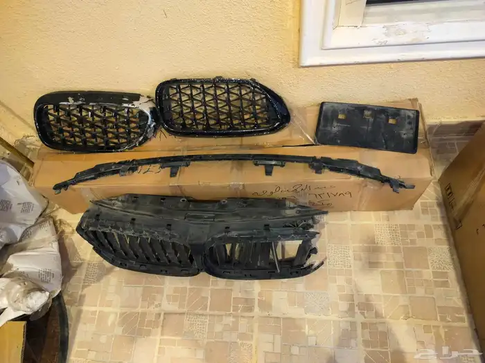 للبيع قطع بي ام 520i 6