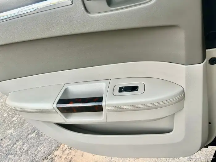 كرايزلر 2010 فل كامل 8 سلندر نظيفه 33