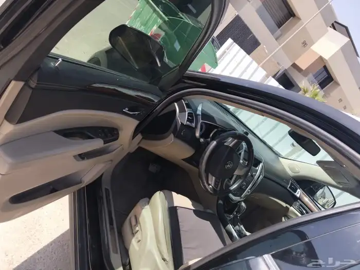 كاديلاك SRX 2012 عطلانة للبيع 8