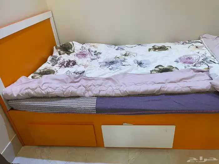 اثاث دواليب ومكتب وسرير 5