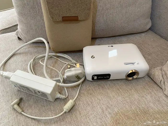 بروجكتر مع الشاحن والحقيبة مادخل صيانة ابدآ ابغى فيه 950 1