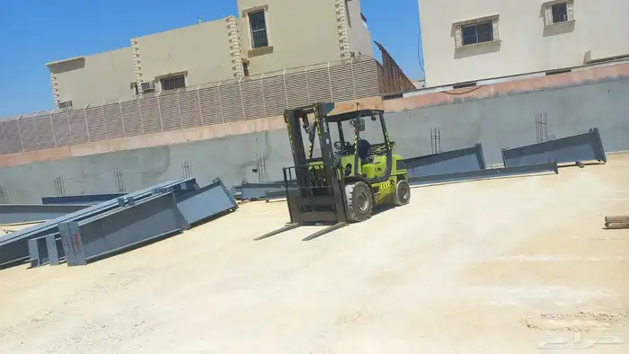 رافعه شوكية فوركلفت للايجار 2