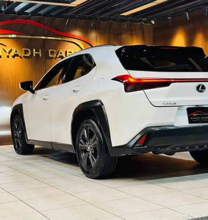لكزس 2019 UX 200 سعودي ( بحاله ممتازه) 5