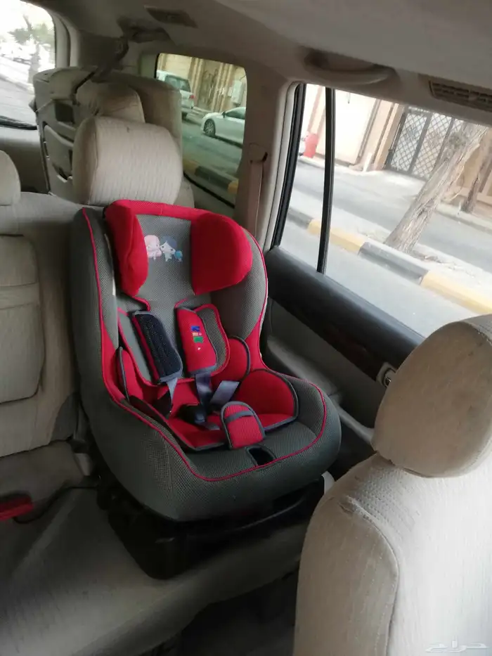 كرسي او كراسي أطفال سياره مستخدم نظيف 1