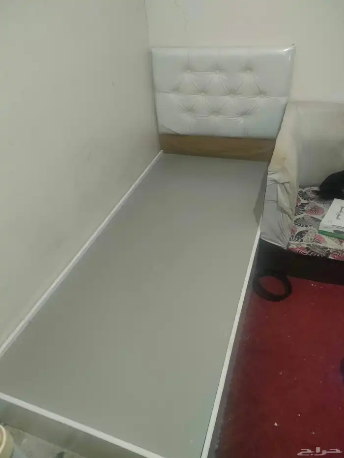 اغراض للبيع ثلاجة ودولاب وسرير ومرتبة 1