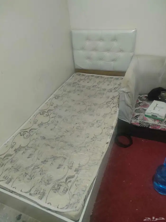 اغراض للبيع ثلاجة ودولاب وسرير ومرتبة 0