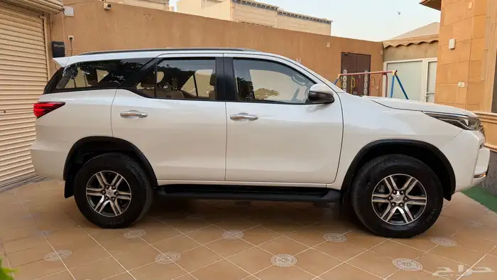 تويوتا فورتشنر موديل 2022 فئة VX6 22