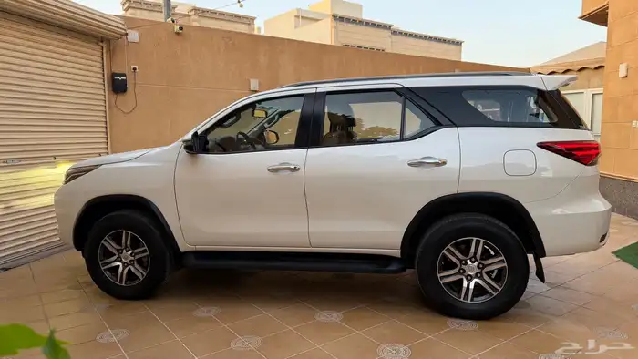 تويوتا فورتشنر موديل 2022 فئة VX6 5