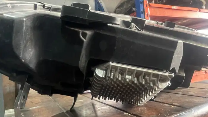 للبيع شمعه سياره تورس 2020 3