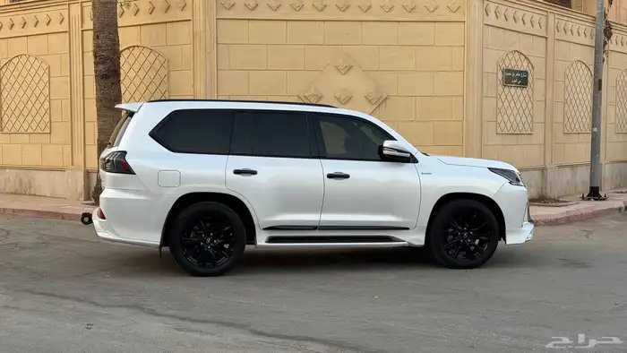 لكزس LX بلاك اديشن 2020 6