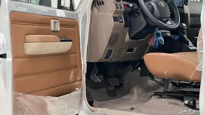 تويوتا ربع V6.2025فل كامل رفرف بريمي بنزين40عام. 6