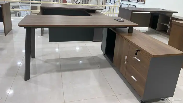 طاولة شاي. كراسي شبك دوار وثابت كرسي جلد دوار وثابت 16