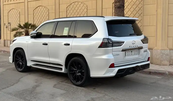 لكزس LX بلاك اديشن 2020 3