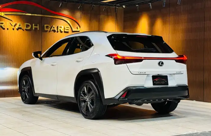 لكزس 2019 UX 200 سعودي ( بحاله ممتازه) 3