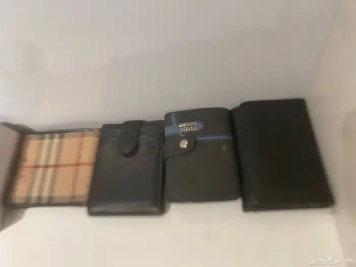 محافظ لي البيع 0