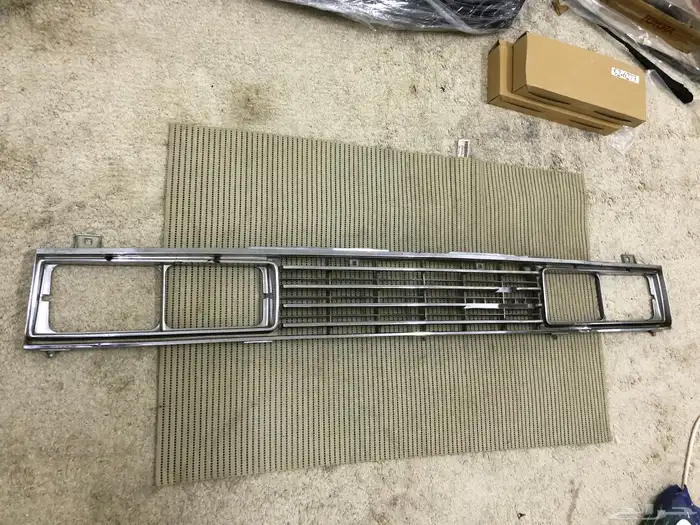 شبك أمامي ددسن 80-83 مستخدم 0