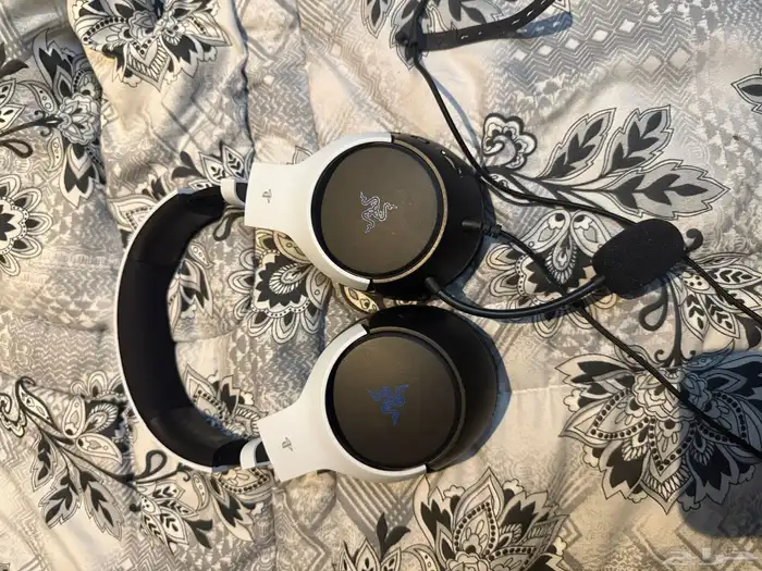 سوني 5 وشاشه 50 بوصه وسماعة رايز و بلاك اوبس 6 2