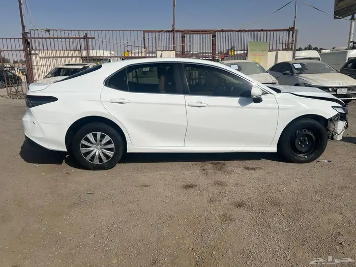 كامري 2023 LE مصدوم استاندر 5