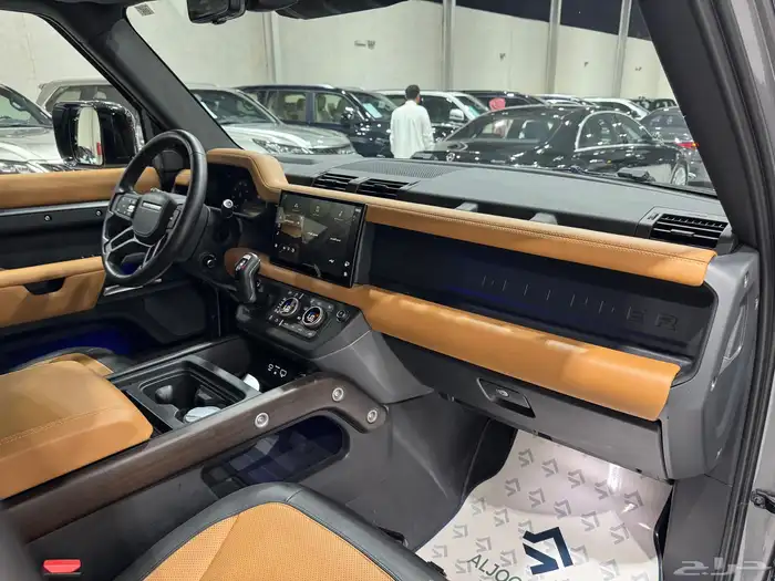 لاندروفر ديفندر X موديل 2024 فل كامل مستعمل . 9