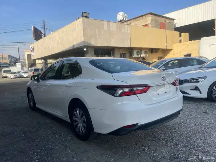 تويوتا كامري 2022 LE طيس شبه الاصفار 5