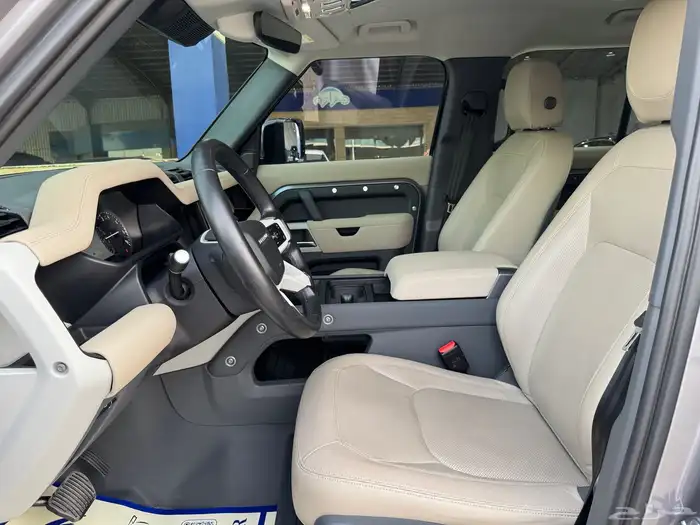 لاند روفر ديفندر 110 2023 ناغي على الضمان والصيانه 6