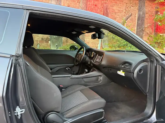 دودج تشالنجر 2020 بحالة ممتازه بطاقة جمركية امريكي V6 8