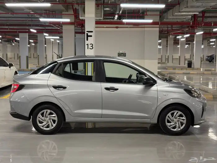 للبيع هيونداي i10 2023 فضي نظيفه 7