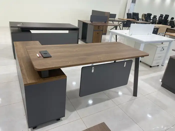 طاولة شاي. كراسي شبك دوار وثابت كرسي جلد دوار وثابت 0