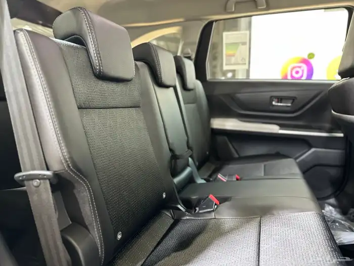 تويوتا فيلوز GLX موديل 2025 13