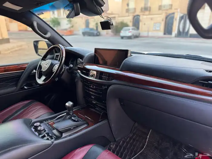 لكزس LX بلاك اديشن 2020 9