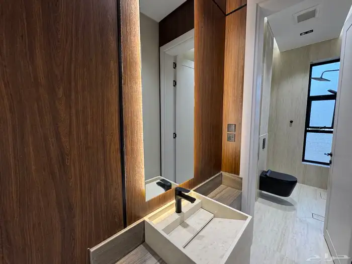 للبيع عمارة نظام شقة فوق شقة في مخطط ولي العهد تشطيب vip 9