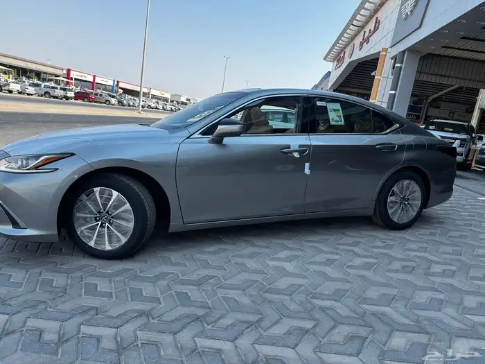 لكزس ES250 موديل 2025 3