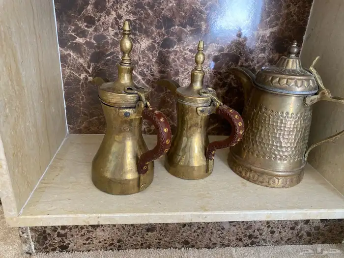 دلتين قريشيات مربوبه وحده صغيره ووحده اكبر ومعها المفواح 0