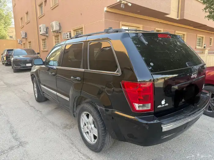 جيب جراند شيروكي لاريدو موديل 2005 للبيع 2