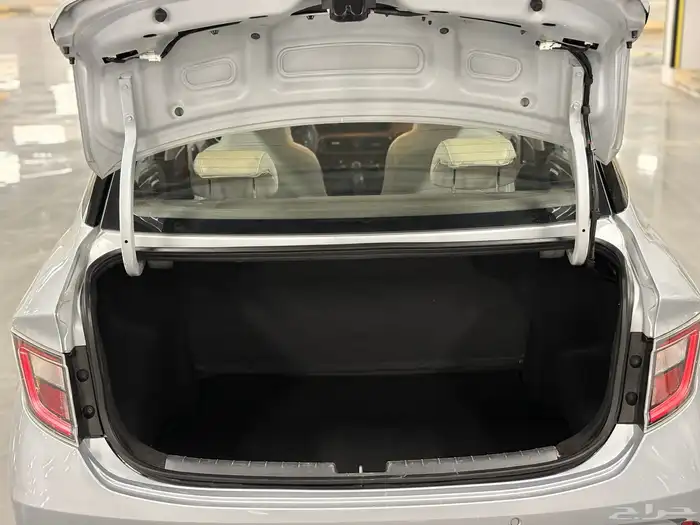 للبيع هيونداي i10 2023 فضي نظيفه 31