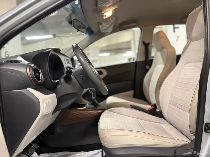 للبيع هيونداي i10 2023 فضي نظيفه 20