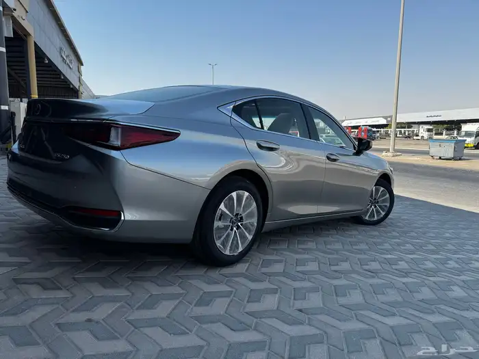 لكزس ES250 موديل 2025 5