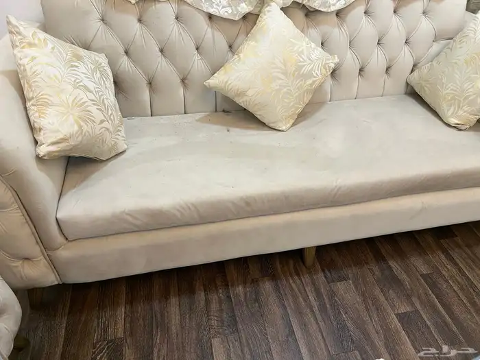 كنب بيج نظيف للبيع وحده من القواعد متاثره بالنقل وتتركب 3