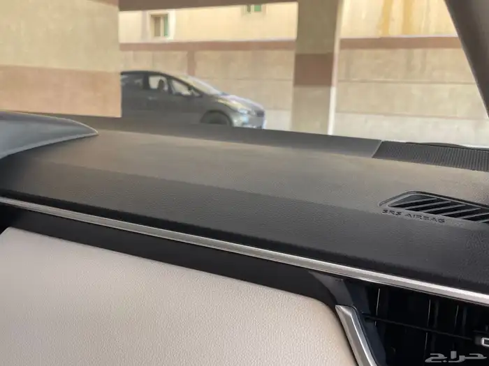 البيع كرولا مخزن بحالة الوكالة أربع سلندر 13