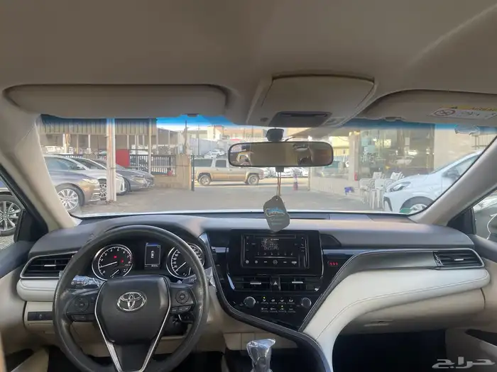 تويوتا كامري 2022 LE طيس شبه الاصفار 8