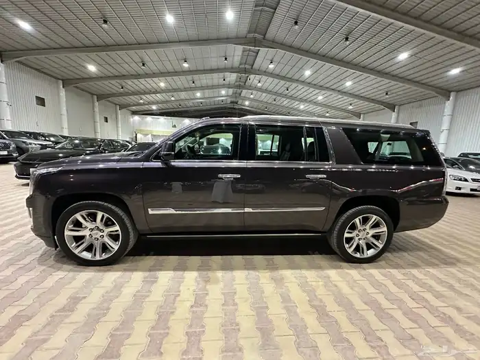 كاديلاك اسكاليد موديل 2016 فل كامل نظيف جدا 4