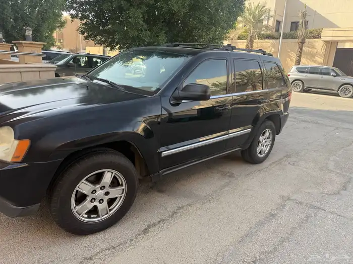 جيب جراند شيروكي لاريدو موديل 2005 للبيع 4