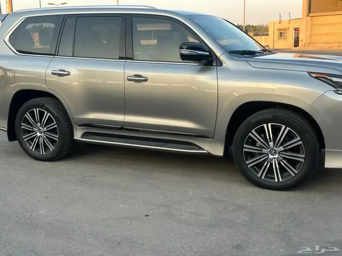 جيب لكزس مديل 2019 28