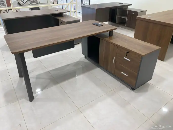 طاولة شاي. كراسي شبك دوار وثابت كرسي جلد دوار وثابت 3