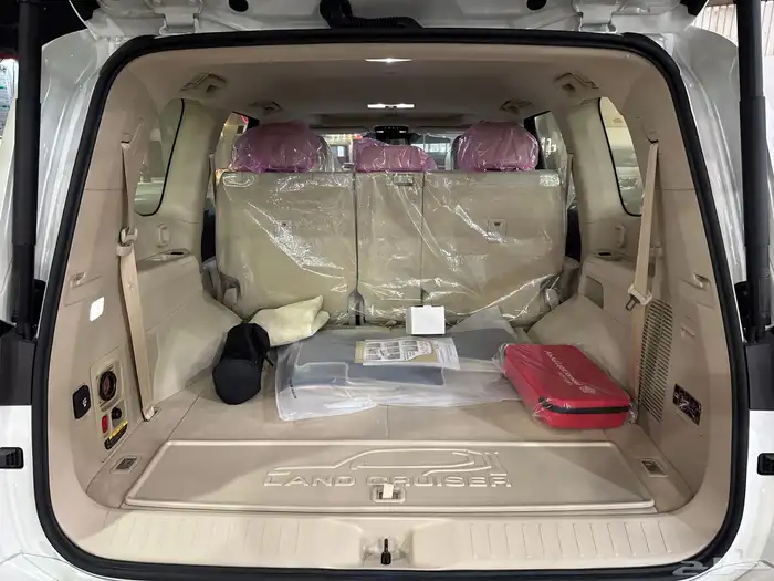 تويوتا لاندكروزر GXR-S بنزين 2025 12