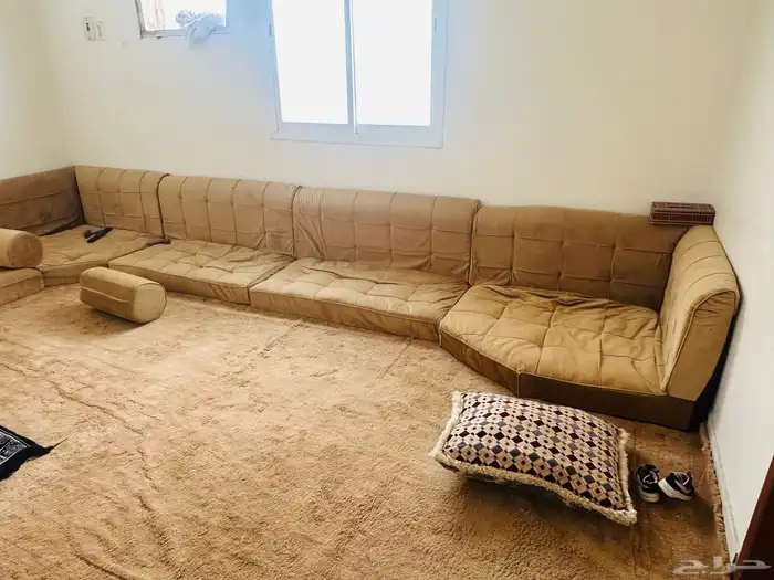 للبيع مجلس ارضي 5