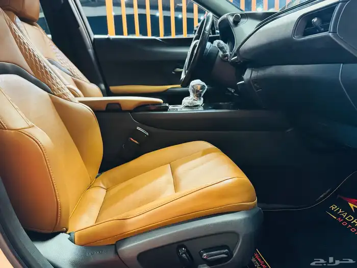 لكزس 2019 UX 200 سعودي ( بحاله ممتازه) 15