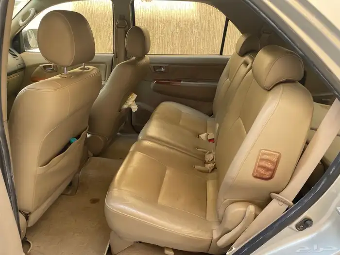 سيارة فورتشنر موديل 2010 للبيع 6 سلندر 2